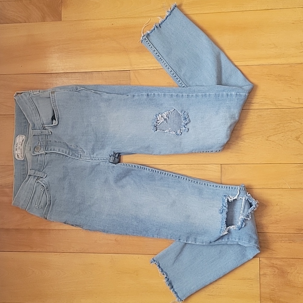 Free people size w25 distressed blue jeans